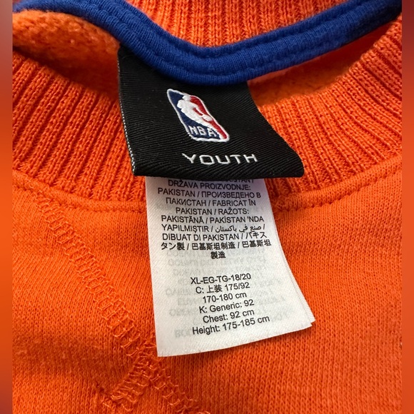 NBA Youth New York Knicks Sweatshirt Like New Size XL 18-20 - Picture 2 of 2